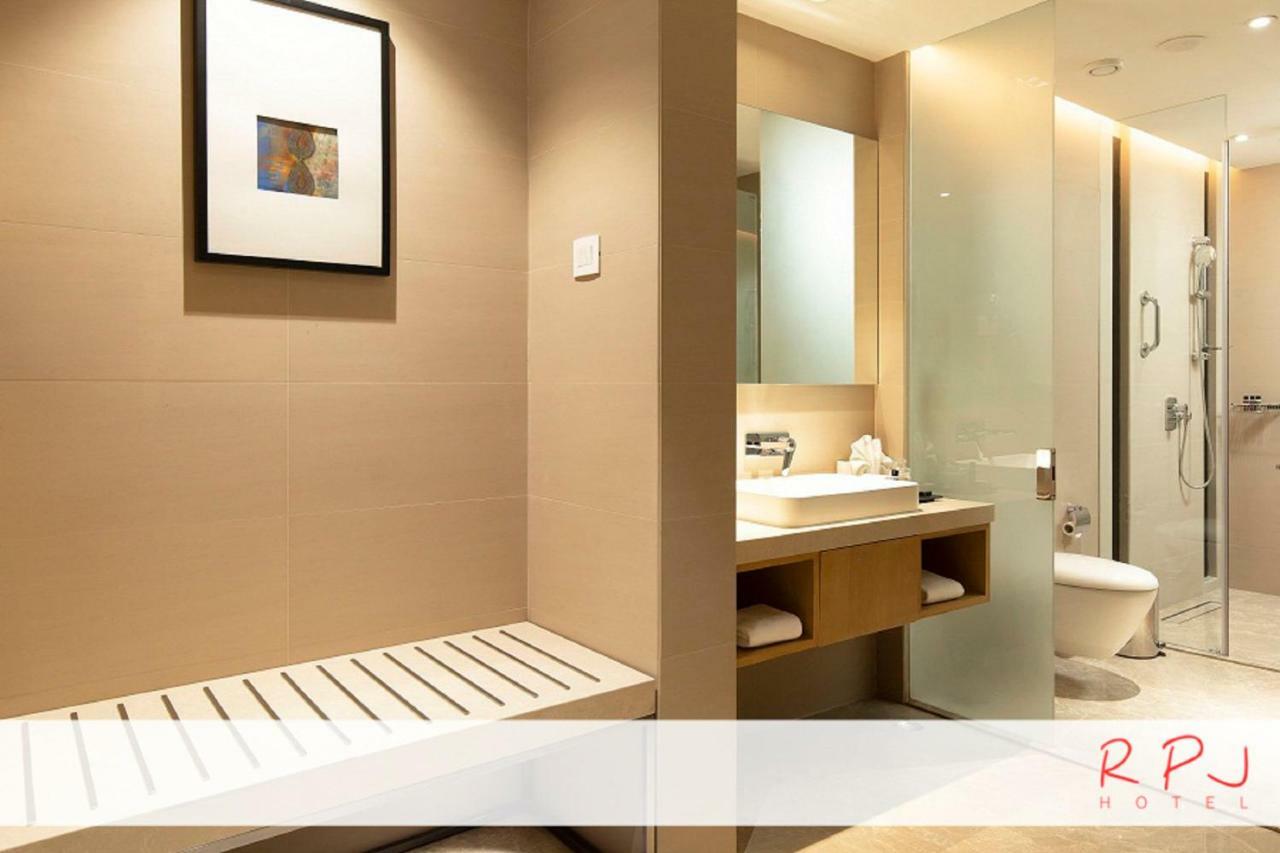 Regenta RPJ Rajkot Hotel Bagian luar foto